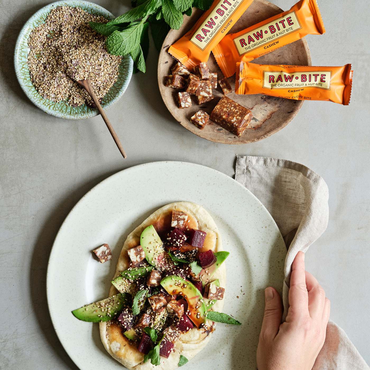 Tunnbröd med RAWBITE och zataar