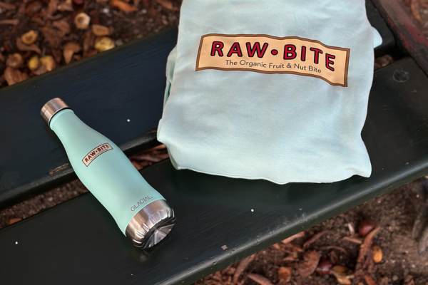 RAWBITE waterbottle och hoodie