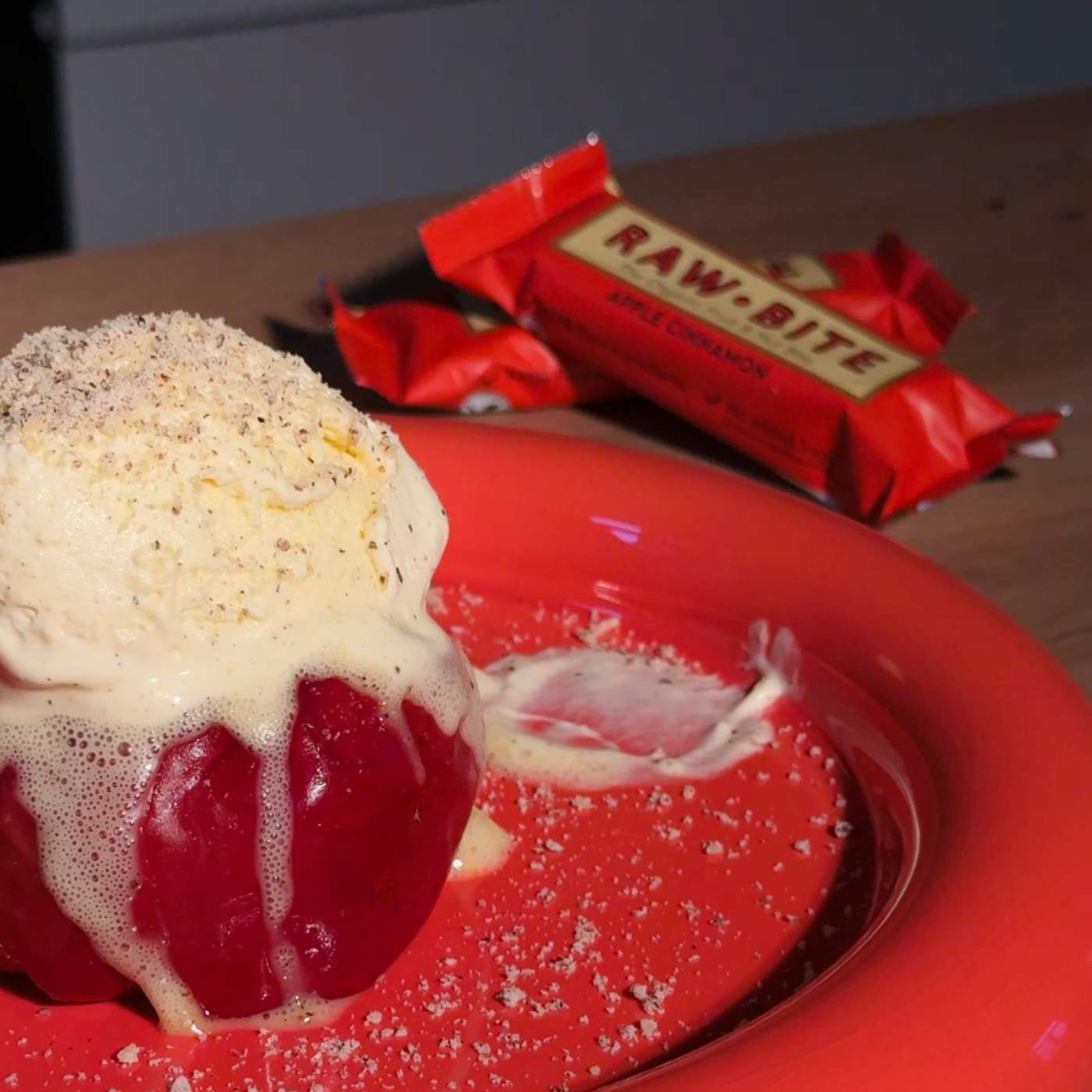 Ugnsbakade äpplen med RAWBITE Apple Cinnamon